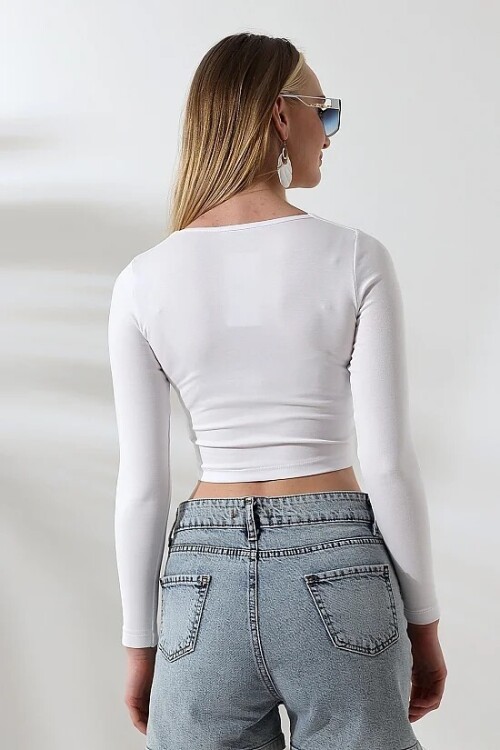 21650 Kare Yaka Crop Beyaz