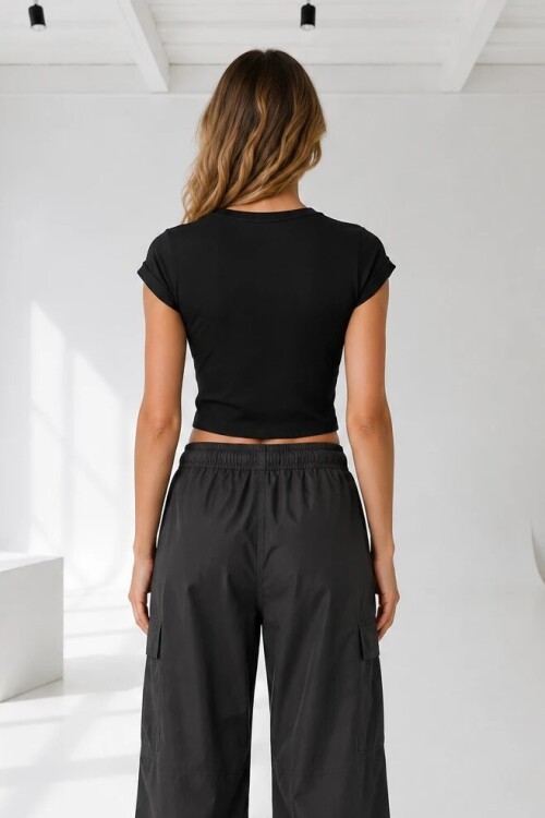 25619 Önü Yazılı Crop Siyah