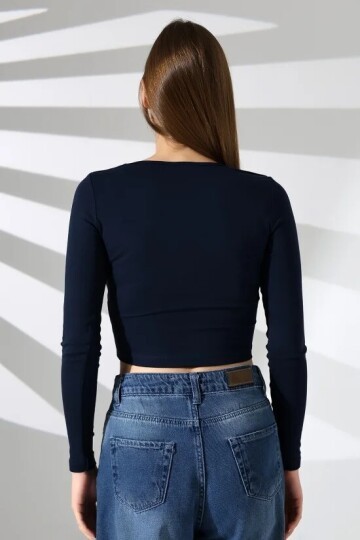 21650 Kare Yaka Crop Lacivert