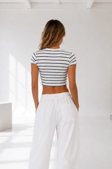 25596 Düşük Omuz Çizgili Crop Beyaz